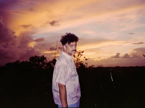 Álex Ferreira publica el videoclip de su canción "Como viene se va"
