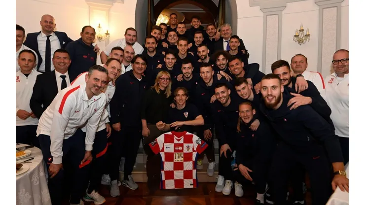 Luka Modric fue homenajeado por sus compañeros en Croacia.