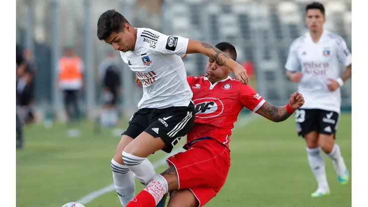 Colo Colo comienza su camino en el Campeonato Nacional recibiendo a Unión La Calera en el Estadio Monumental.