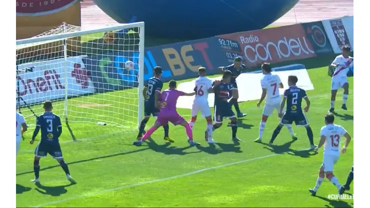 Curicó abrió el marcador con un golazo olímpico ante Melipilla