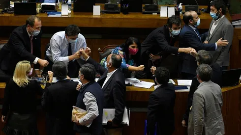 Cámara aprueba Bono Clase Media y Préstamo Solidario