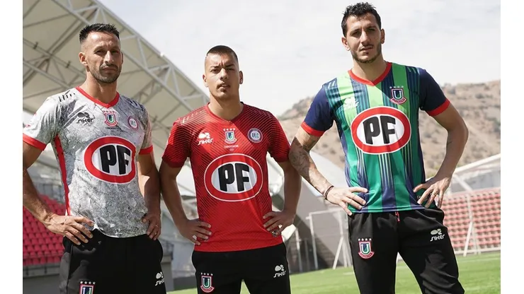 Las nuevas camisetas de La Calera 2021 con los dos escudos al pecho.
