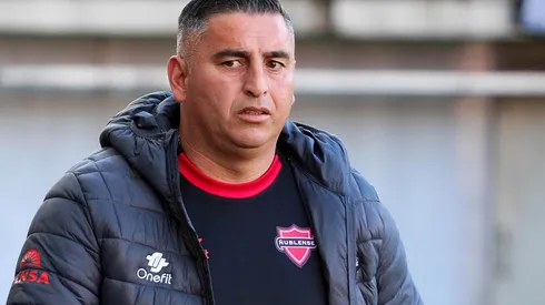 El entrenador criticó duramente el estadio de la cancha del estadio Nelson Oyarzún.