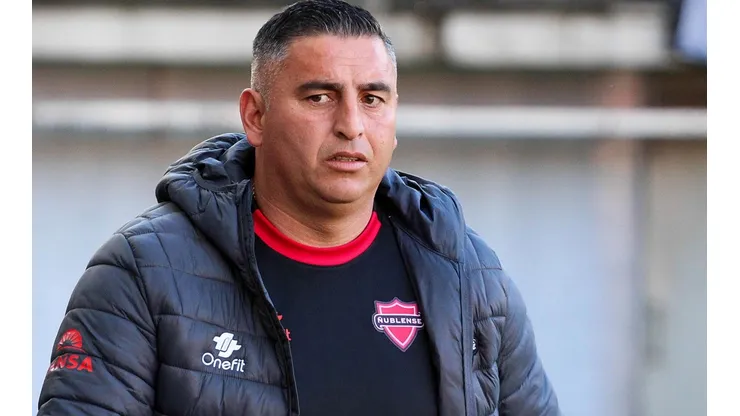 El entrenador criticó duramente el estadio de la cancha del estadio Nelson Oyarzún.