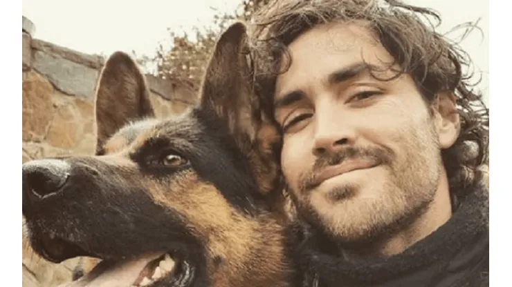 El actor busca a su mascota.