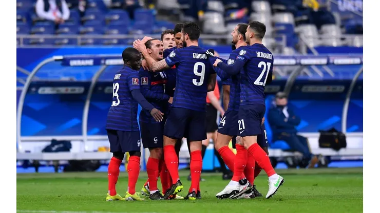 Les Bleus tropezó en su estreno pero todos su rivales siguen cerca. Un triunfo frente a Kazajistán es crucial.
