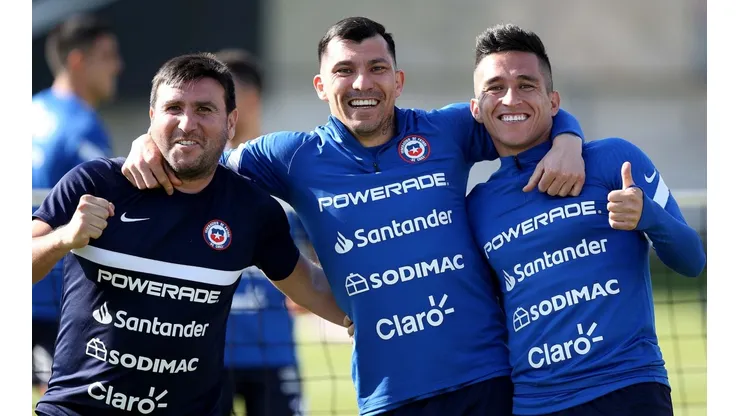 Gary Medel y Bryan Carrasco la pasan bien en la Selección Chilena.
