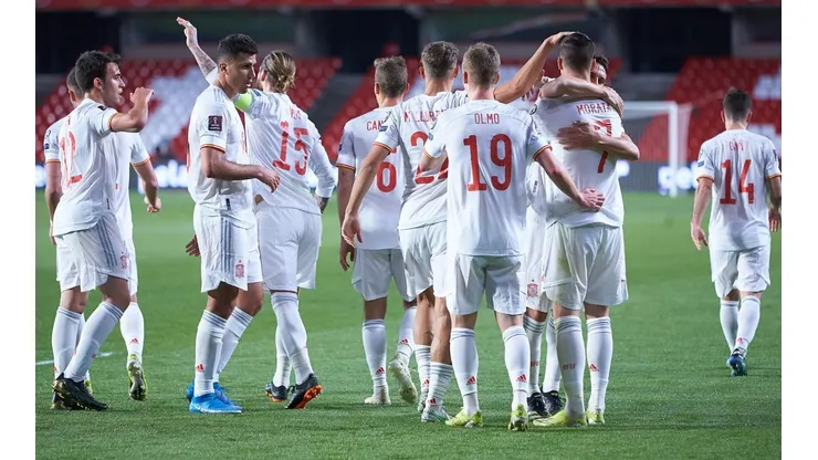 España debe levantar el nivel. Grecia demostró como un equipo cerrado puede interrumpir la propuesta de Luis Enrique.