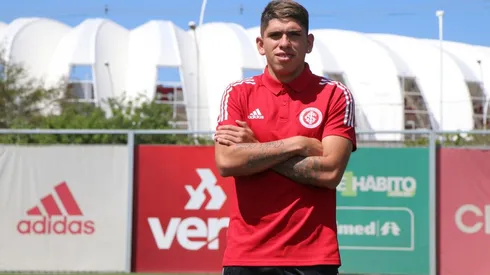 Carlos Palacios firmó su contrato con Inter de Porto Alegre la semana pasada.