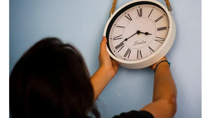 Este sábado 3 de abril se atrasará la hora en Chile.