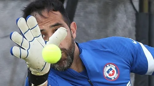 Claudio Bravo luce como el portero titular de la Selección Chilena ante Bolivia.