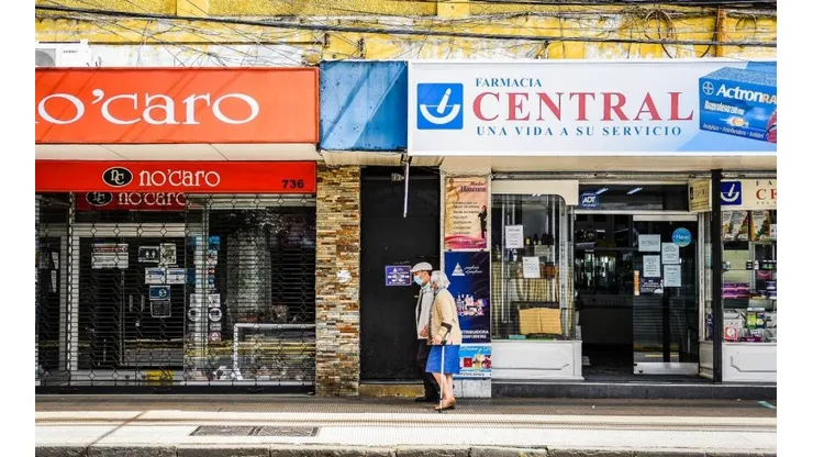 El comercio esencial destaca entre los servicios permitidos durante Cuarentena, como supermercados y farmacias.
