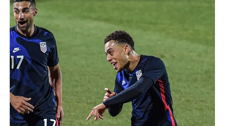 Sergiño Dest celebró su primer gol con la camiseta de Estados Unidos.