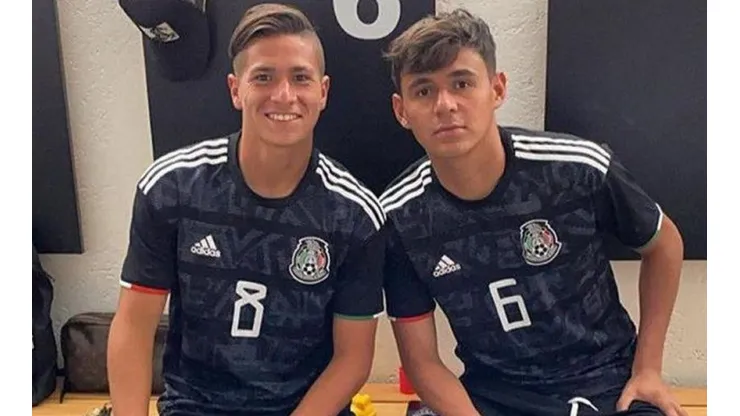 Benja Galdames (número 8) entrenando en México