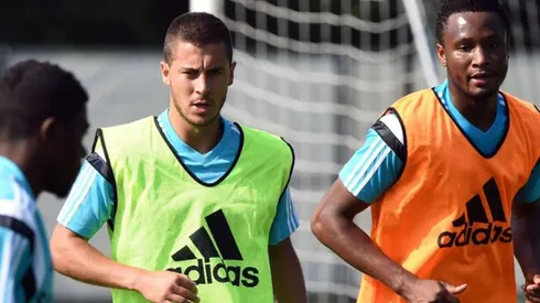 Hazard y Obi Mikel en un entrenamiento del Chelsea en 2014