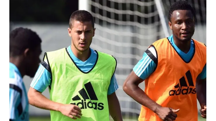 Hazard y Obi Mikel en un entrenamiento del Chelsea en 2014