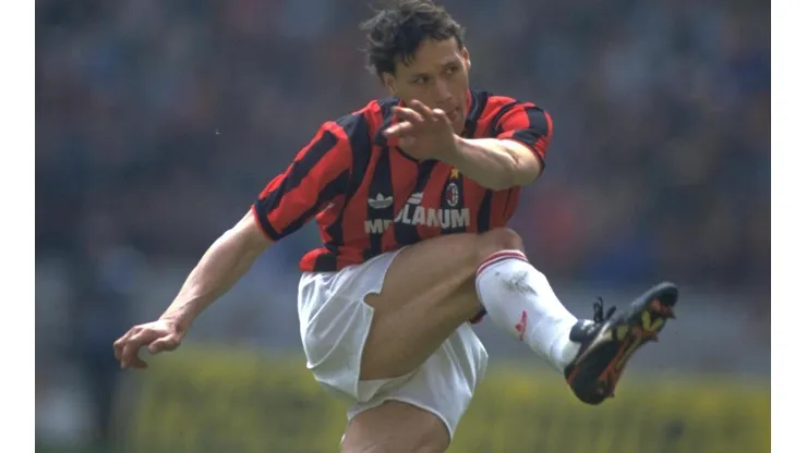 Marco Van Basten propuso eliminar el fuera de juego u offside
