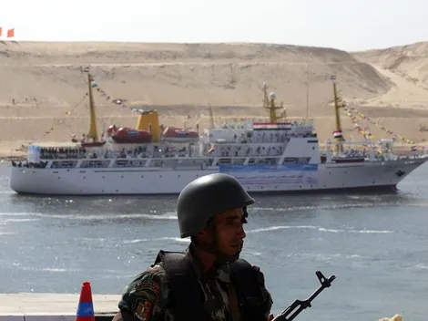 Buque Portacontenedores bloquea el tránsito en el canal de Suez