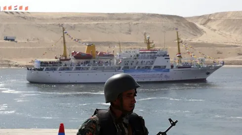 Decenas de embarcaciones están atascadas