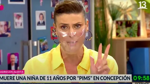 Tonka Tomicic dirigiéndose firmemente a la audiencia por la denuncia contra el Sename, en "Bienvenidos".