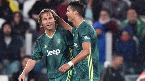 Nedved y Cristiano en un partido amistoso de viejas glorias