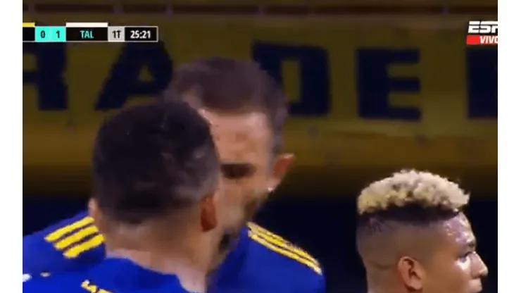 Frank Fabra y Carlos Izquierdoz se pelearon en pleno partido de Boca Juniors.