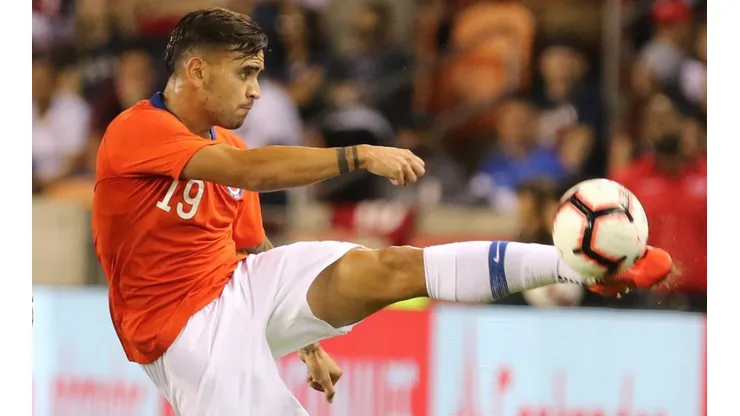 Sebastián Vegas adelanta el amistoso de Chile contra Bolivia.