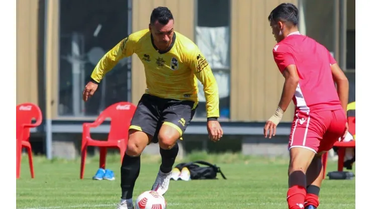 Esteban Paredes en el amistoso de Coquimbo Unido contra Audax Italiano.