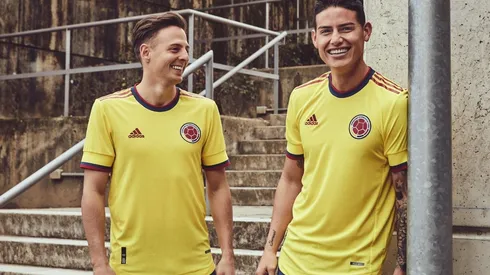 La nueva camiseta de la selección colombiana, con James Rodríguez como modelo.
