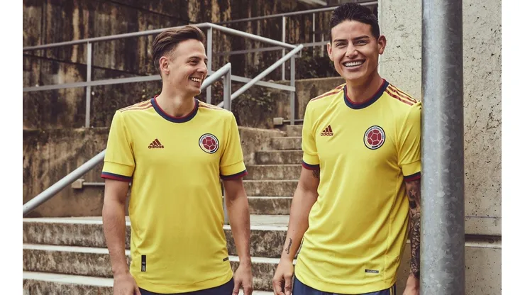 La nueva camiseta de la selección colombiana, con James Rodríguez como modelo.