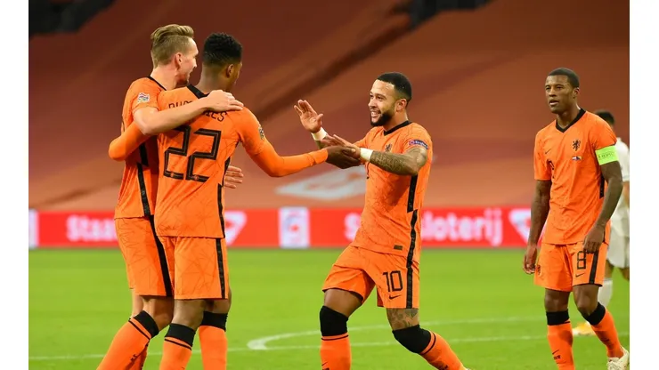 Holanda tiene una espina clavada al no jugar el Mundial anterior, en este, no perdonan.
