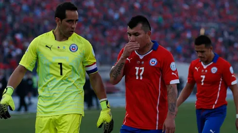 Claudio Bravo y Gary Medel encabezan la nómina de la selección chilena ante Bolivia.
