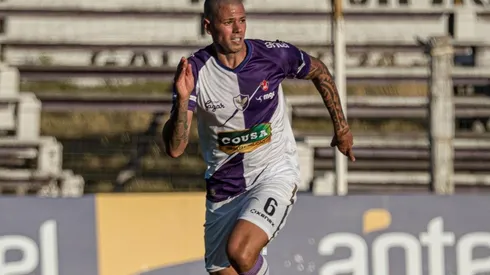 Leonardo Coelho toma fuerza para llegar a Colo Colo.