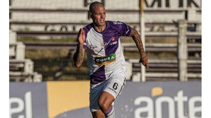 Leonardo Coelho toma fuerza para llegar a Colo Colo.