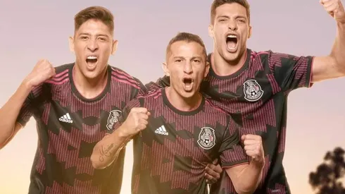 México tiene nueva camiseta y se viste de negro y rosado.