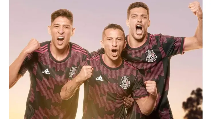 México tiene nueva camiseta y se viste de negro y rosado.