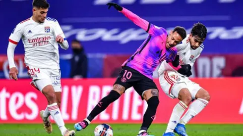 Neymar volvió a jugar por el PSG tras su lesión