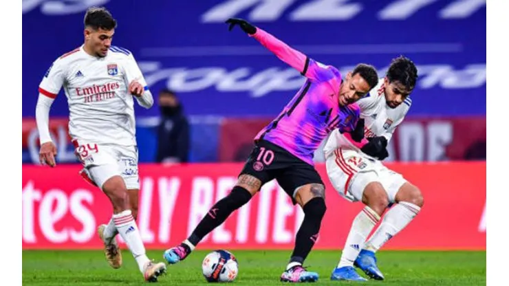 Neymar volvió a jugar por el PSG tras su lesión