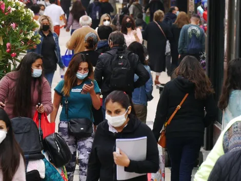 Minsal anuncia que 21 comunas de la Región Metropolitana retroceden a Cuarentena