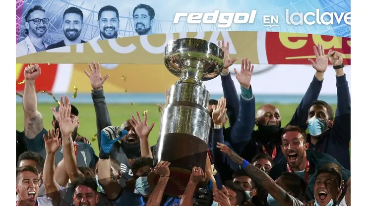 Universidad Católica se transformó en el Supercampeón del fútbol chileno al dar vuelta el partido ante Colo Colo en el Estadio Nacional.