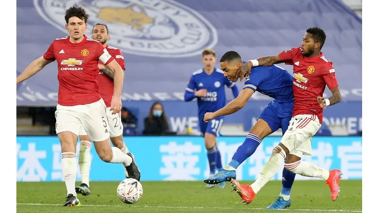 Tielemans marcando el 2-1 del Leicester sobre el Man United