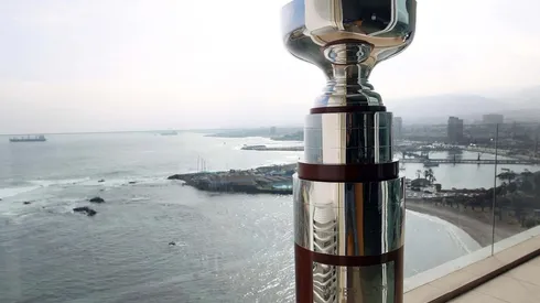 El trofeo de la Supercopa pesa 60 kilos: hoy lo levantan la UC o Colo Colo.