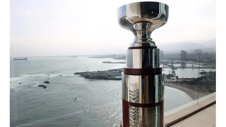 El trofeo de la Supercopa pesa 60 kilos: hoy lo levantan la UC o Colo Colo.