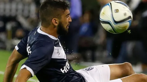 Emiliano Amor pertenece a Vélez Sarsfield y es pretendido por Colo Colo, pero el camino no comenzó de buena manera, al menos de parte de su representante.