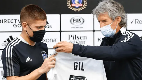 Leonardo Gil con la 5 en Colo Colo.