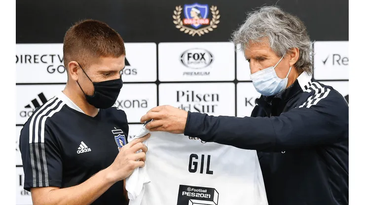Leonardo Gil con la 5 en Colo Colo.
