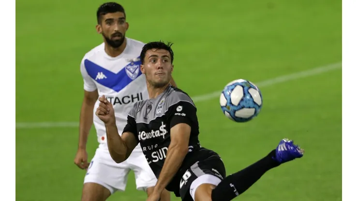 El defensa de Vélez es opción en Colo Colo