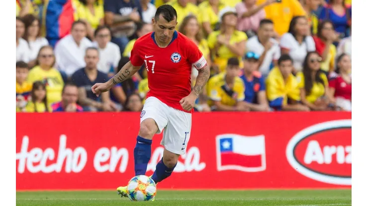 Medel podría seguir en Italia y no viajar con la Roja
