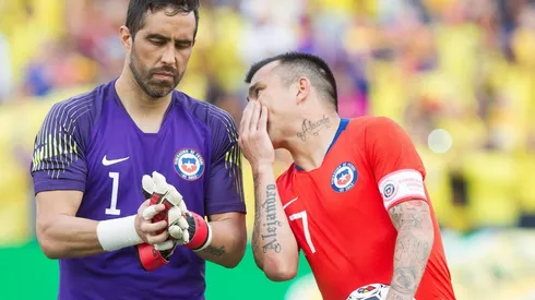 Claudio Bravo y Gary Medel encabezan el llamado de Martín Lasarte a La Roja.