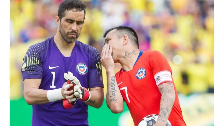 Claudio Bravo y Gary Medel encabezan el llamado de Martín Lasarte a La Roja.